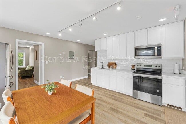 Building Photo - 620 S Benton Ave