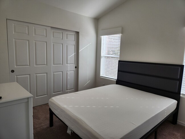 Building Photo - Adorable 2 bed / 2 bath home - New Build