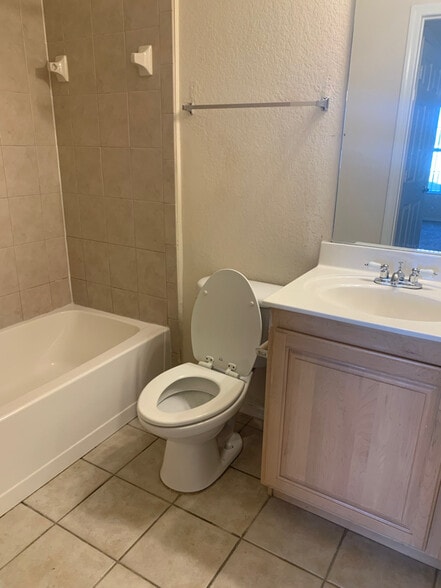 Building Photo - 1502 Lighthouse Rd