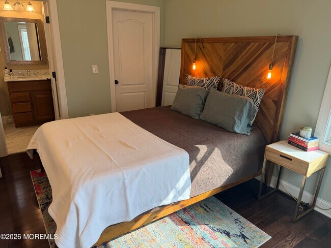 Building Photo - 510 Lareine Ave