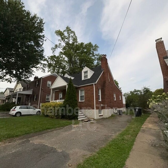 Building Photo - 817 N Jefferson St