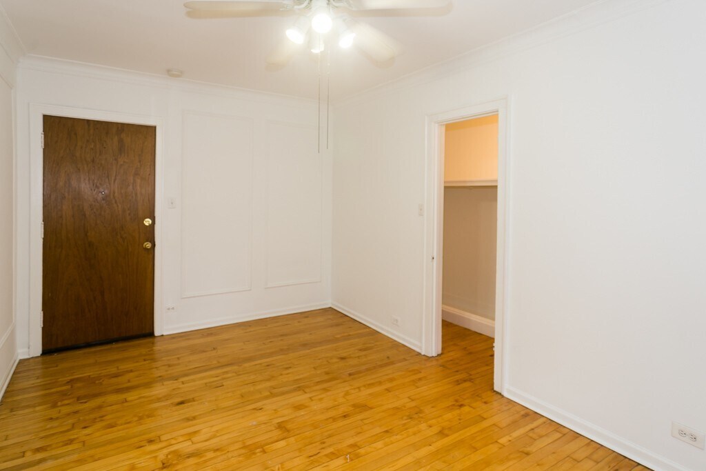 Building Photo - 5516 N Kenmore Ave