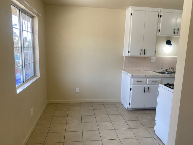 Building Photo - New B AV T 15466