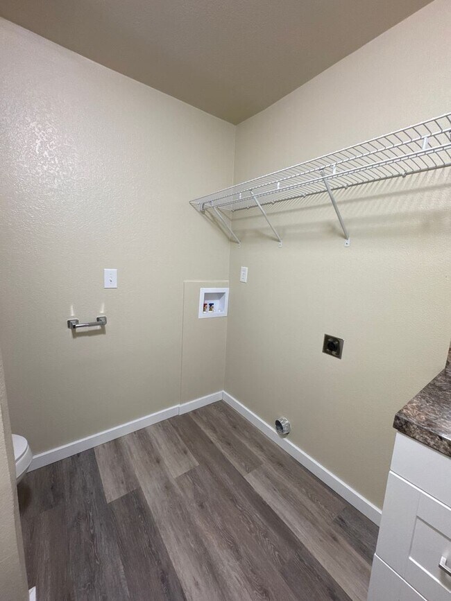 Building Photo - 75 E 860 S