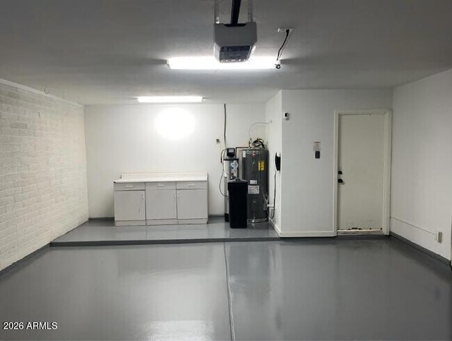 Building Photo - 6110 E Blanche Dr