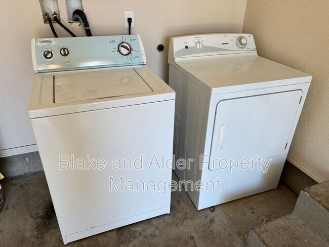 Building Photo - 347 Norway St NE