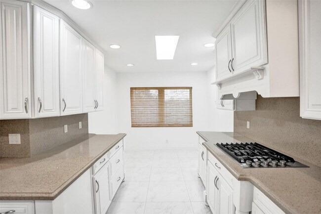 Building Photo - 26 Cayuga Rd