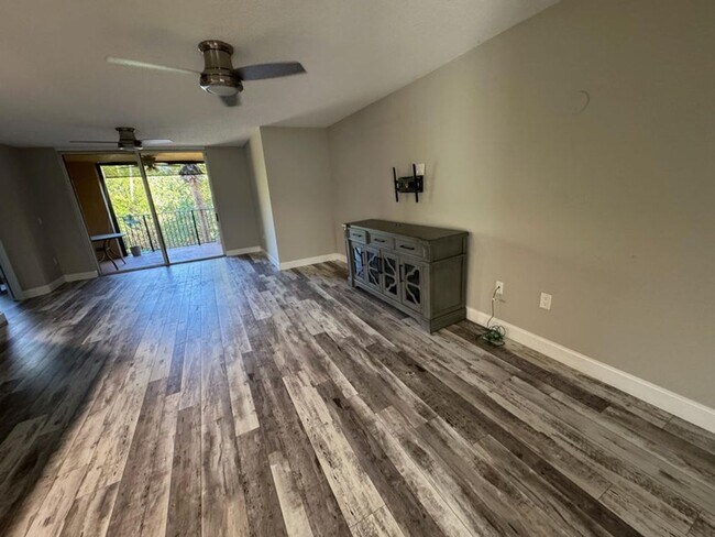 Building Photo - 300 Scotia Dr