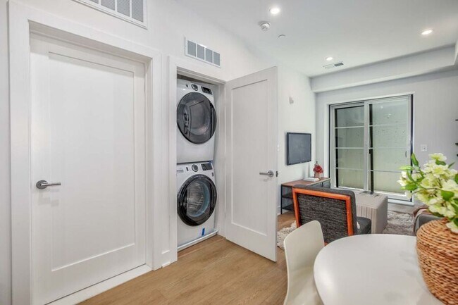 Building Photo - 2310 4th St NE