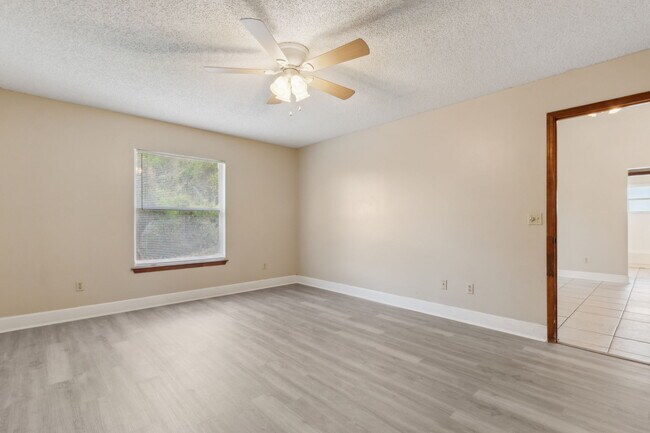 Building Photo - 8471-8473 3 Creeks Blvd