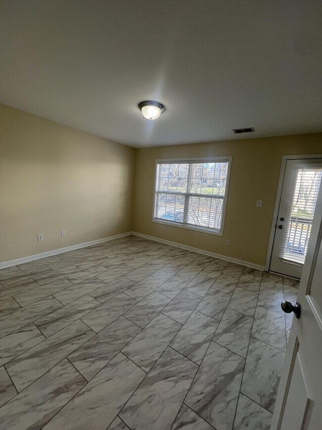 Building Photo - 857 Malabu Dr