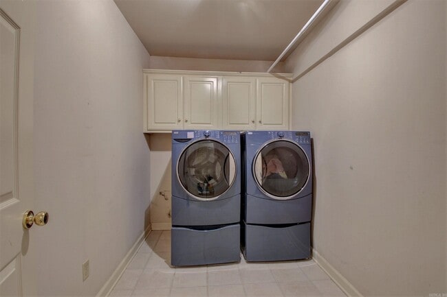 Building Photo - 210 Deauville Dr