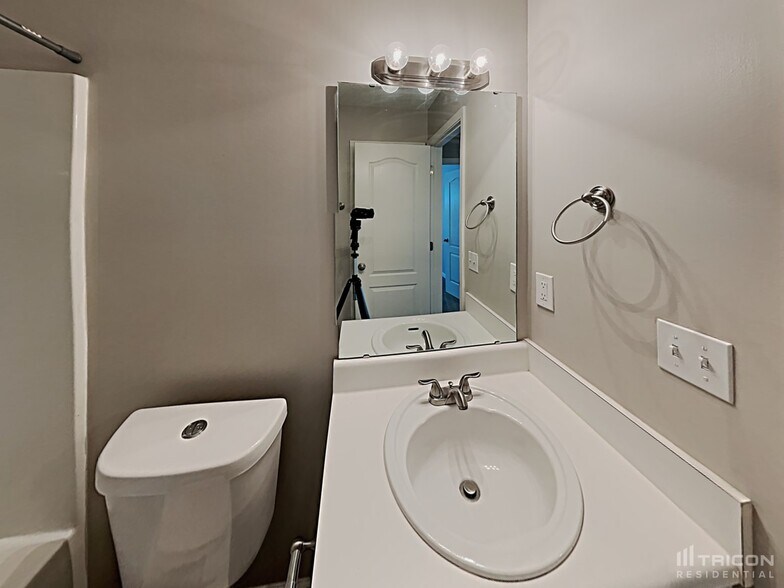 Building Photo - 2801 Trassacks Dr