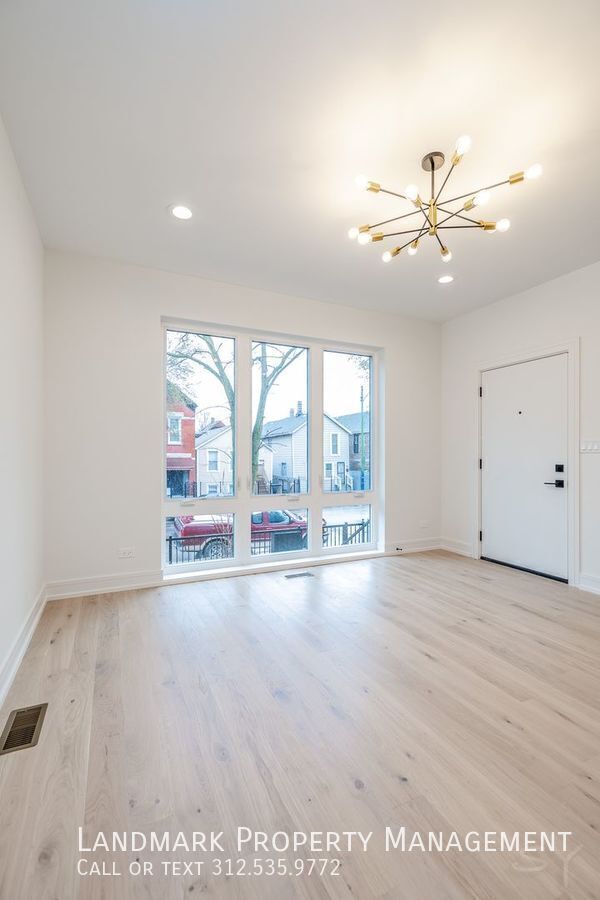 Building Photo - 1726 W Cullerton St