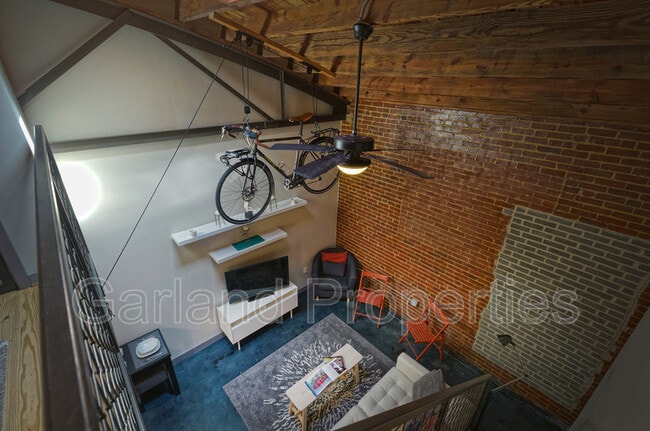 Building Photo - 631 Campbell Ave SE