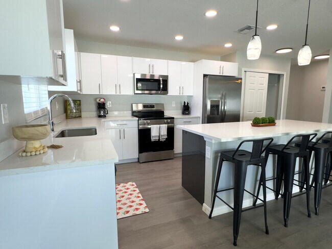 Building Photo - 6819 San Bruno Dr