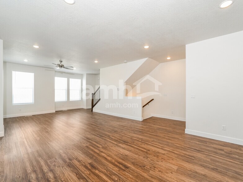 Building Photo - 6042 W South Jordan Pky