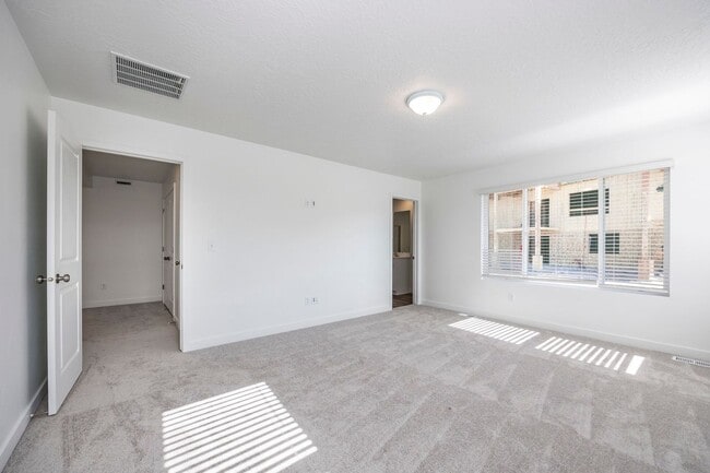 Building Photo - End Unit New Construction with Finished Basement Includes Utilities in New Jordanelle Ridge Neigh...