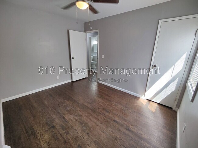 Building Photo - 7941 NE San Rafael Dr