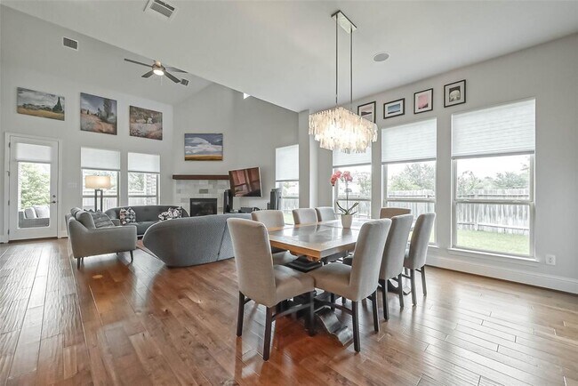Building Photo - 13306 Stoneleigh Terrace Dr