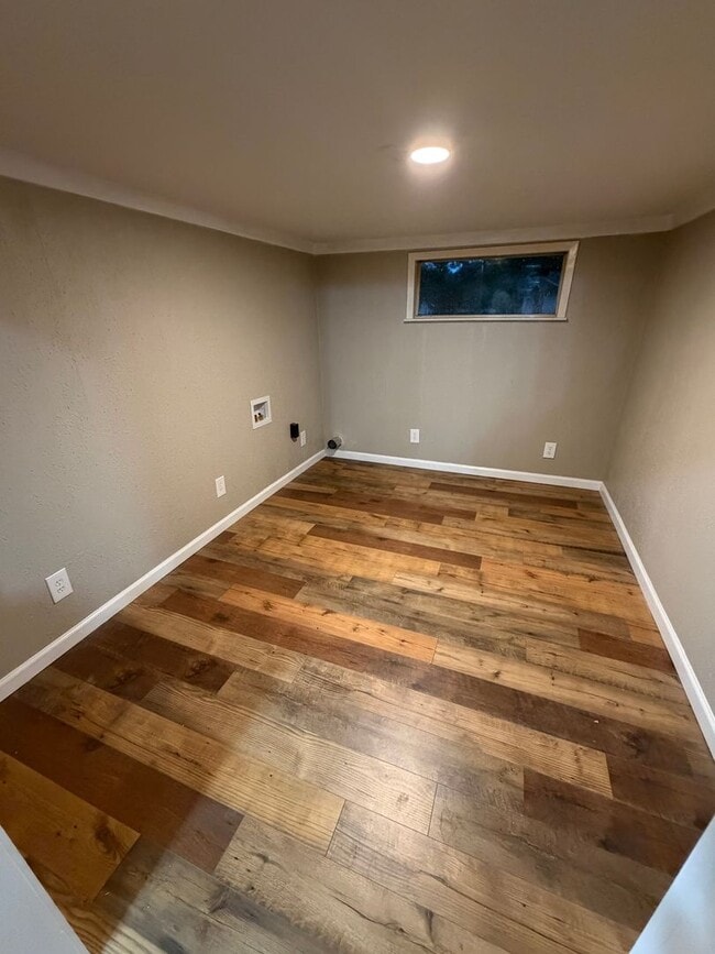 Building Photo - 3 Bedroom, 2 Bathroom Home for Rent in Groves, Tx