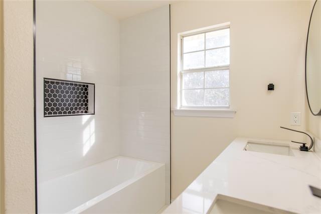 Building Photo - 3004 Normandy Dr