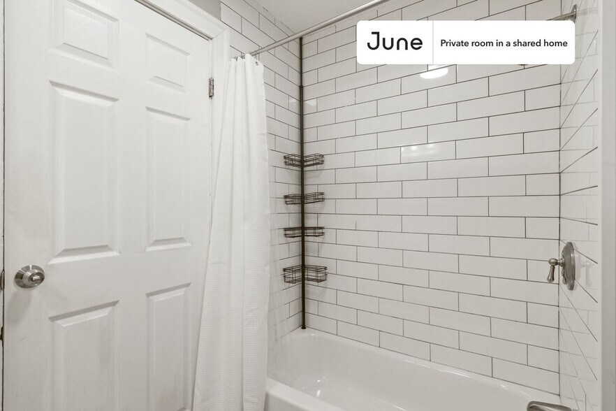 Building Photo - Room in Shared 4 bed/1 bath home