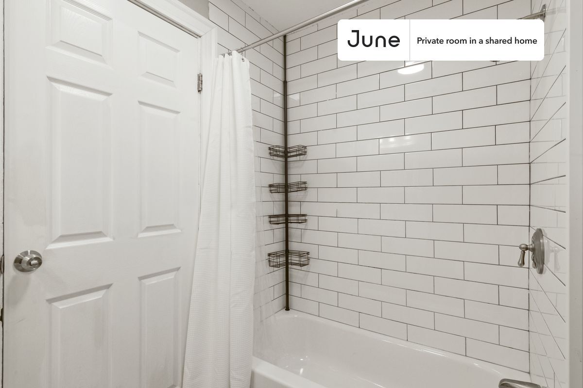 Building Photo - Room in Shared 4 bed/1 bath home in Allston
