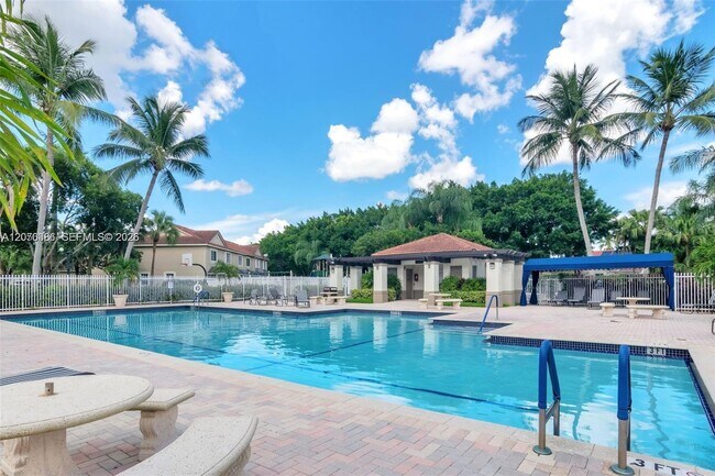 Building Photo - 800 Sorrento Dr