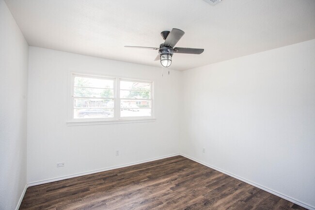 Building Photo - 4614 27th St