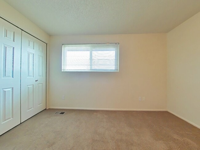 Building Photo - 3 Bedroom Apartment ~ Albany ~ Small Pet F...