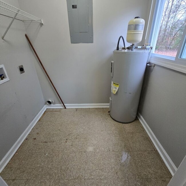 Building Photo - Nice affordable two bedroom one bath duplex