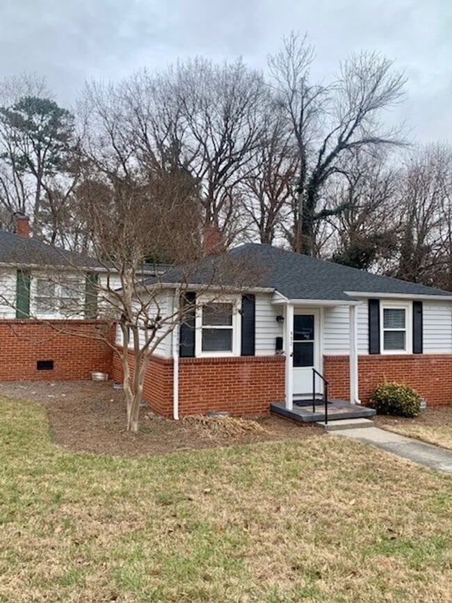 Building Photo - 2 Bedroom 1 Bath Townhome in Sunset Hills