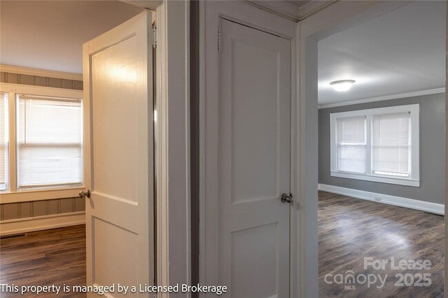 Building Photo - 757 S 5th St