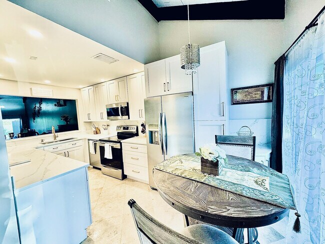 Building Photo - 2121 SW 82nd Ave