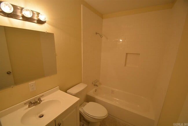 Building Photo - 6 Wynne Cir