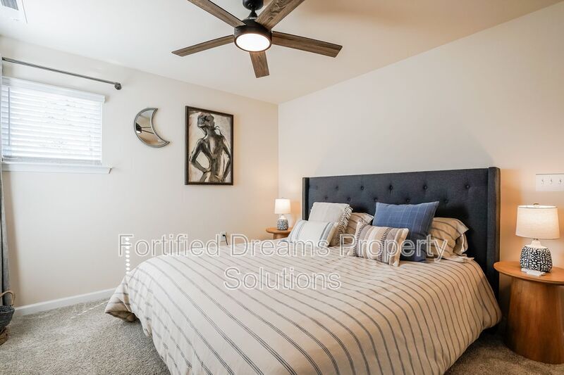 Building Photo - 2229 Hedge Maple Dr