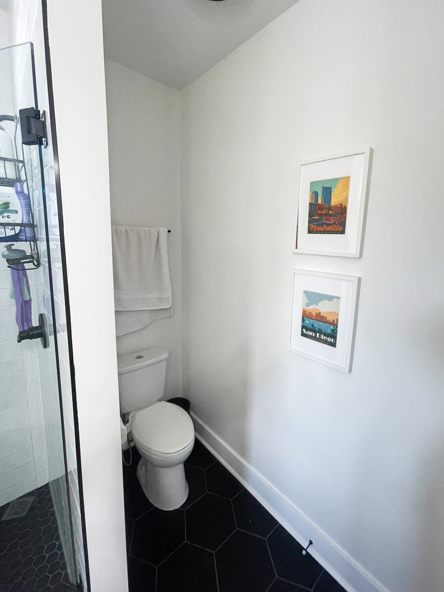 Building Photo - 3051 Hillside Rd