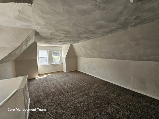 Building Photo - Amazing 4 bedroom 1 bath home in Avalon