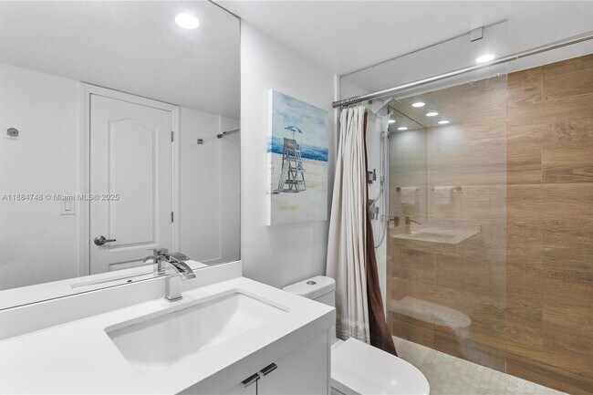 Building Photo - 5555 Collins Ave