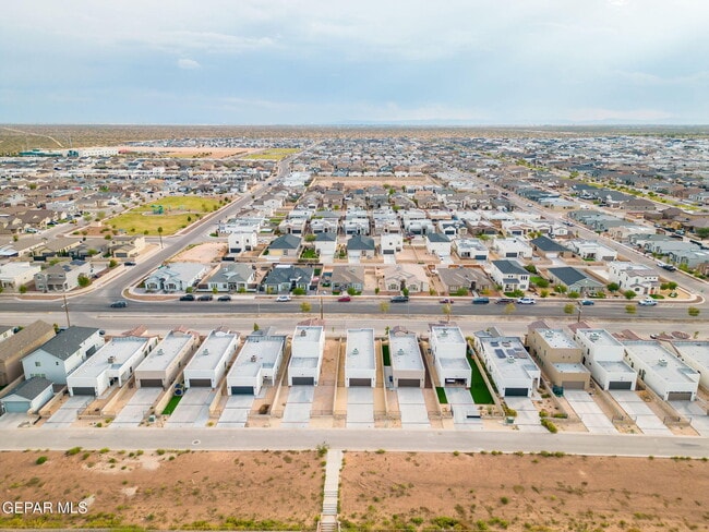 Building Photo - 14735 Pebble Hills Blvd