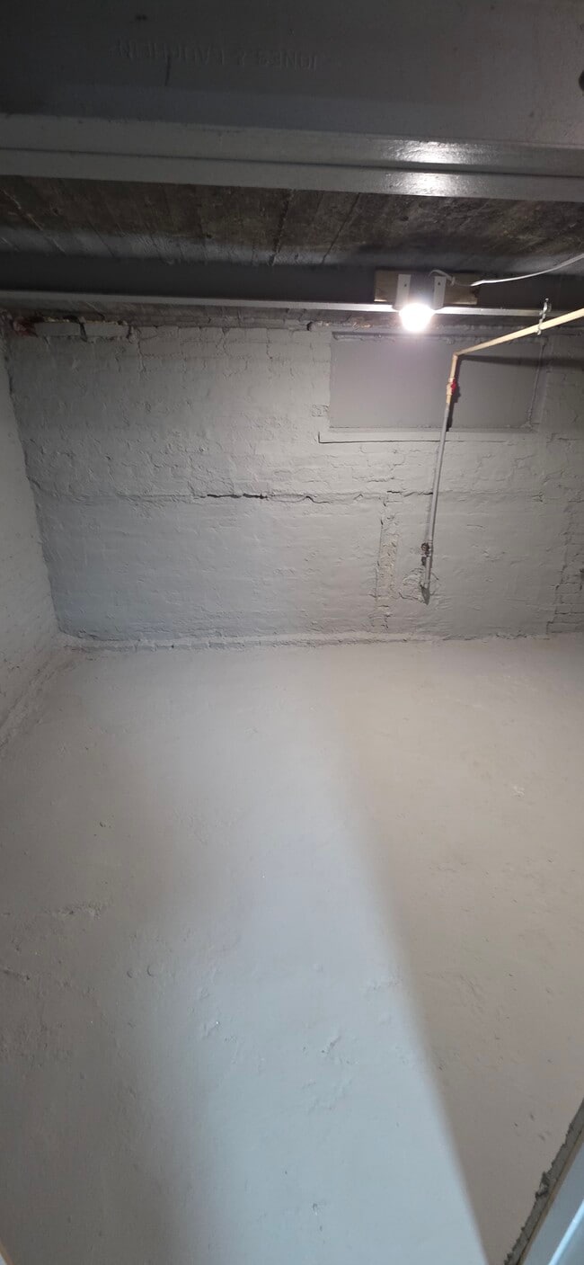 Building Photo - 502 N Curley St