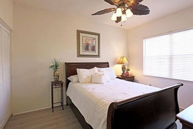Building Photo - The Gardens at Beachwalk 15630-204