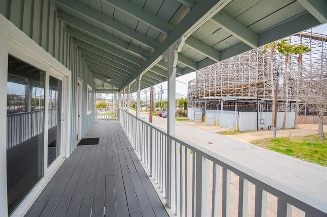 Building Photo - 400-1/2 4th St