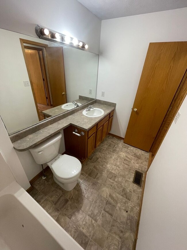 Building Photo - Beautiful open-concept ranch