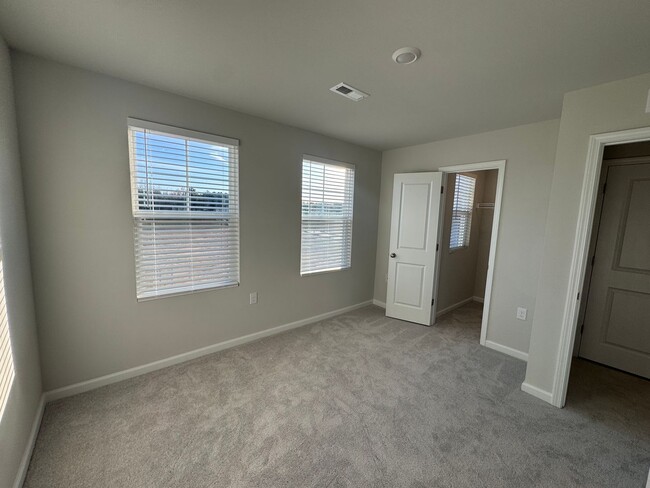 Building Photo - *Move In Special* 3 Bed | 3.5 Bath Wake Fo...