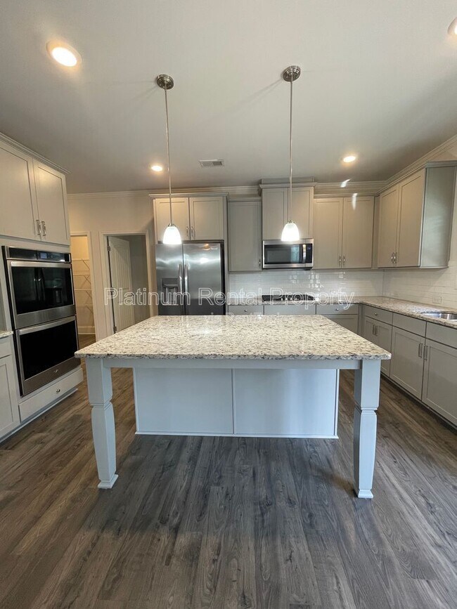 Building Photo - 1616 Chancery Ln