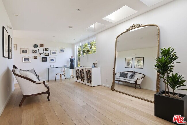 Building Photo - 1220 Cabrillo Ave