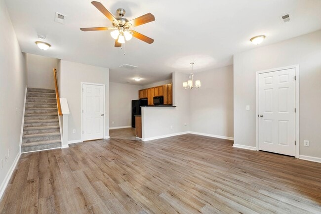 Building Photo - Gorgeous 3BR Townhome with Fresh Updates i...