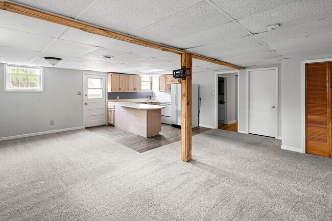 Building Photo - Spacious Ranch Home